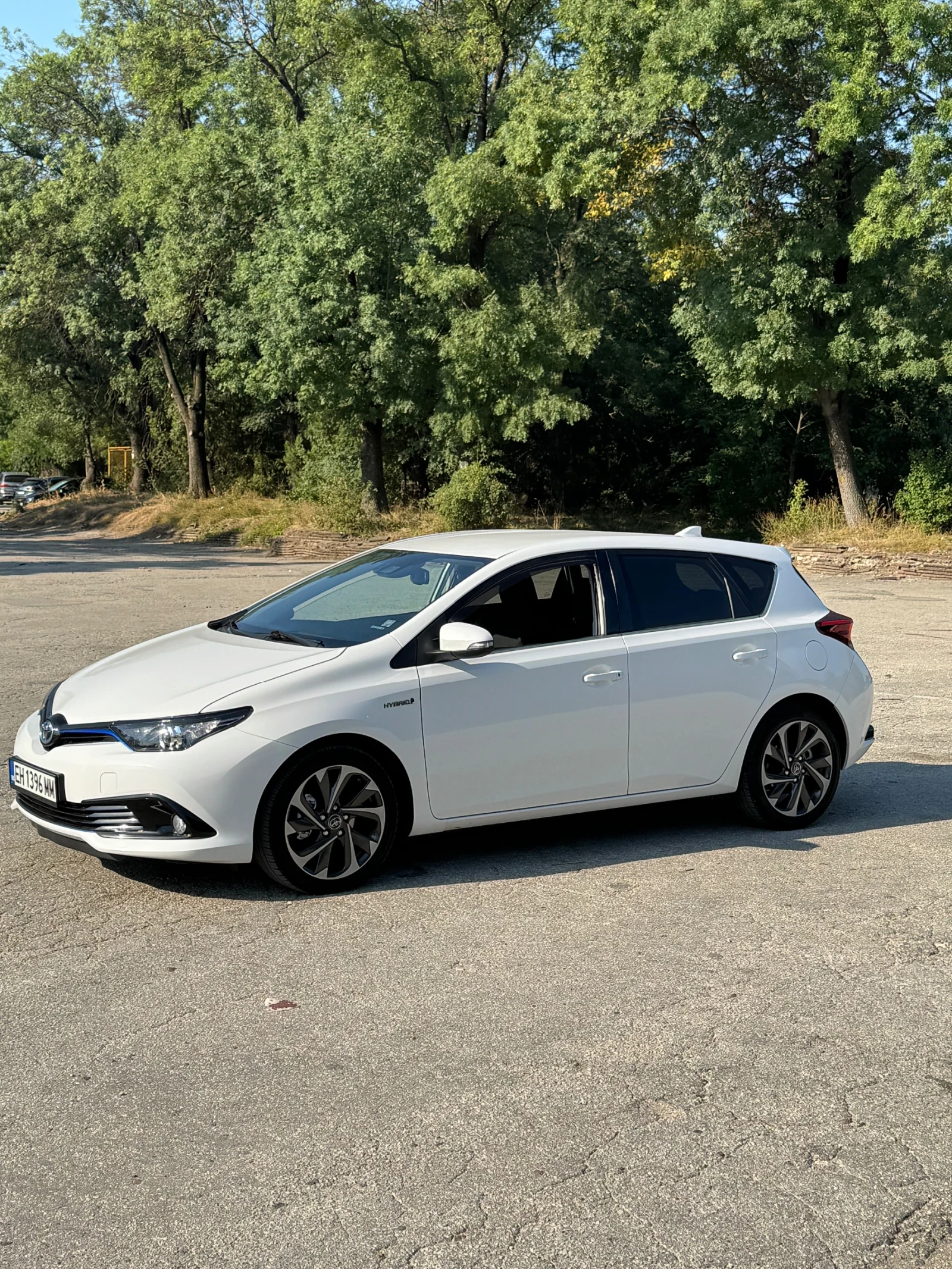 Toyota Auris Hybrid Регистрирана/Обслужена, снимка 5 - Автомобили и джипове - 55577951