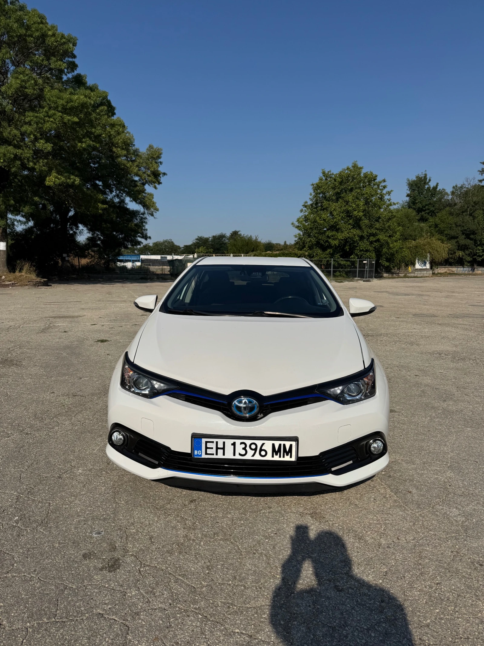 Toyota Auris Hybrid Регистрирана/Обслужена
