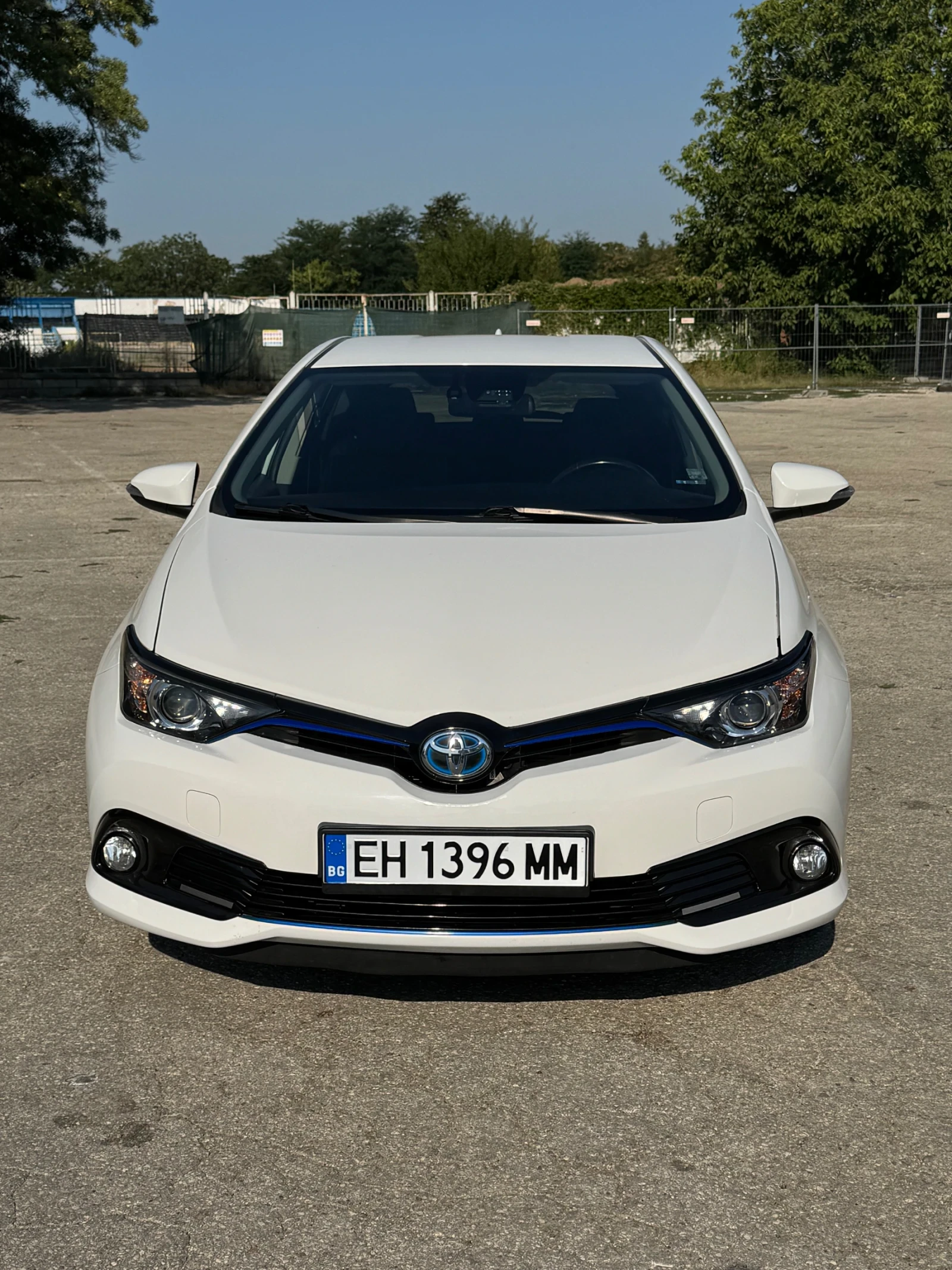 Toyota Auris Hybrid Регистрирана/Обслужена