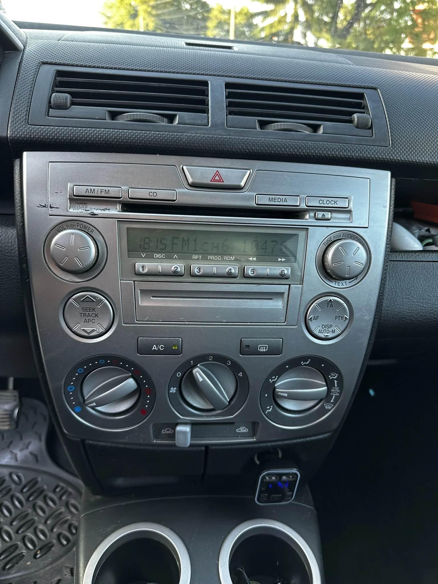 Mazda 2 1.2i LPG, снимка 9 - Автомобили и джипове - 55878758
