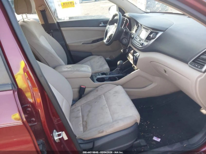 Hyundai Tucson 2l Se, снимка 5 - Автомобили и джипове - 53465205