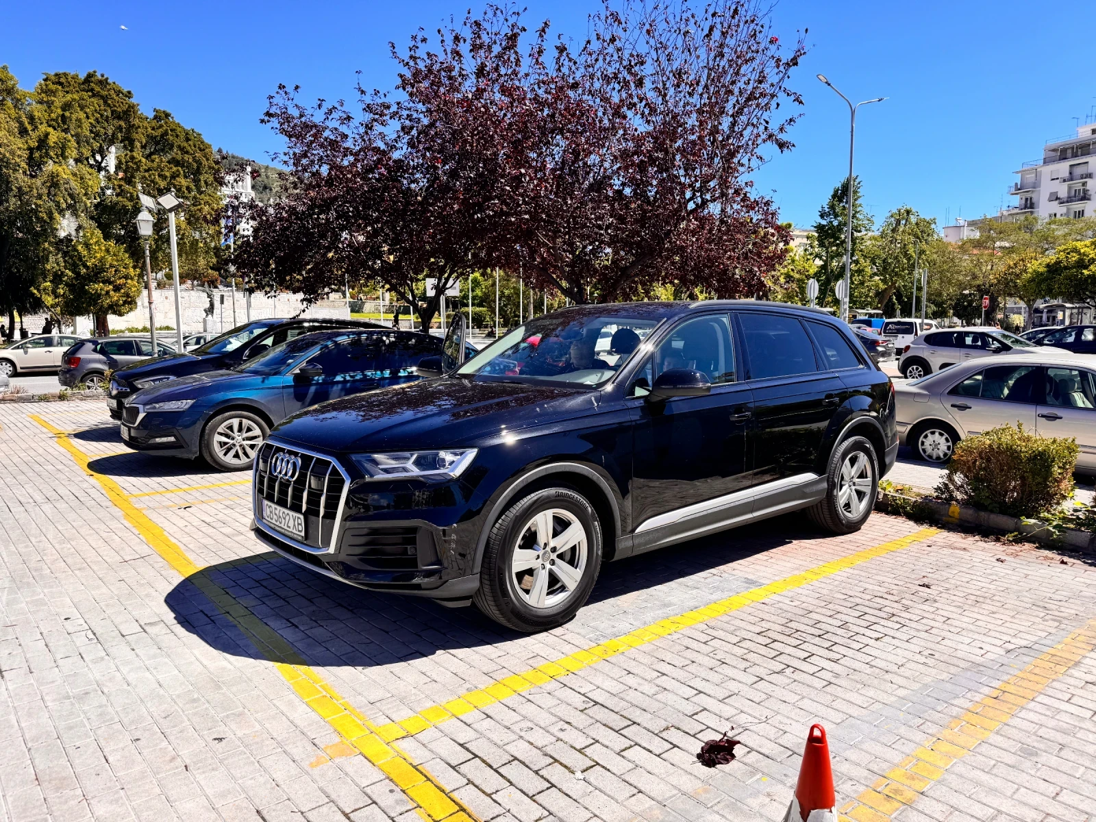 Audi Q7 7 МЕСТНА!ГОТОВ ЛИЗИНГ! ПЪРВИ СОБСТВЕНИК!ВЪЗДУХ!, снимка 2 - Автомобили и джипове - 54717595