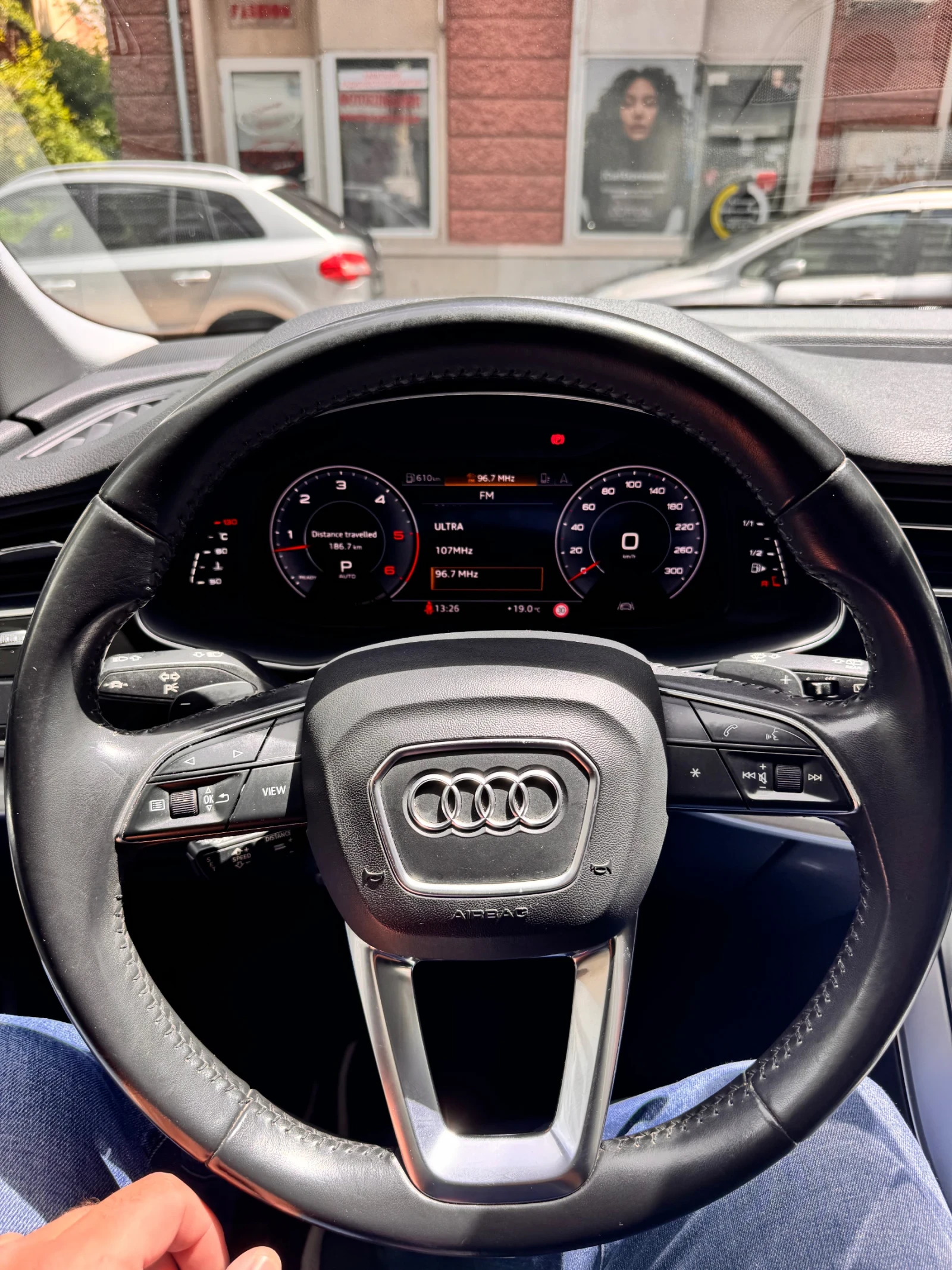 Audi Q7 7 МЕСТНА!ГОТОВ ЛИЗИНГ! ПЪРВИ СОБСТВЕНИК!ВЪЗДУХ!, снимка 3 - Автомобили и джипове - 54717595