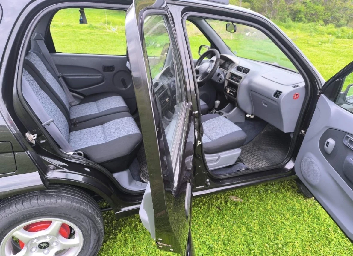 Daihatsu Terios 1.3i, снимка 8 - Автомобили и джипове - 55139657