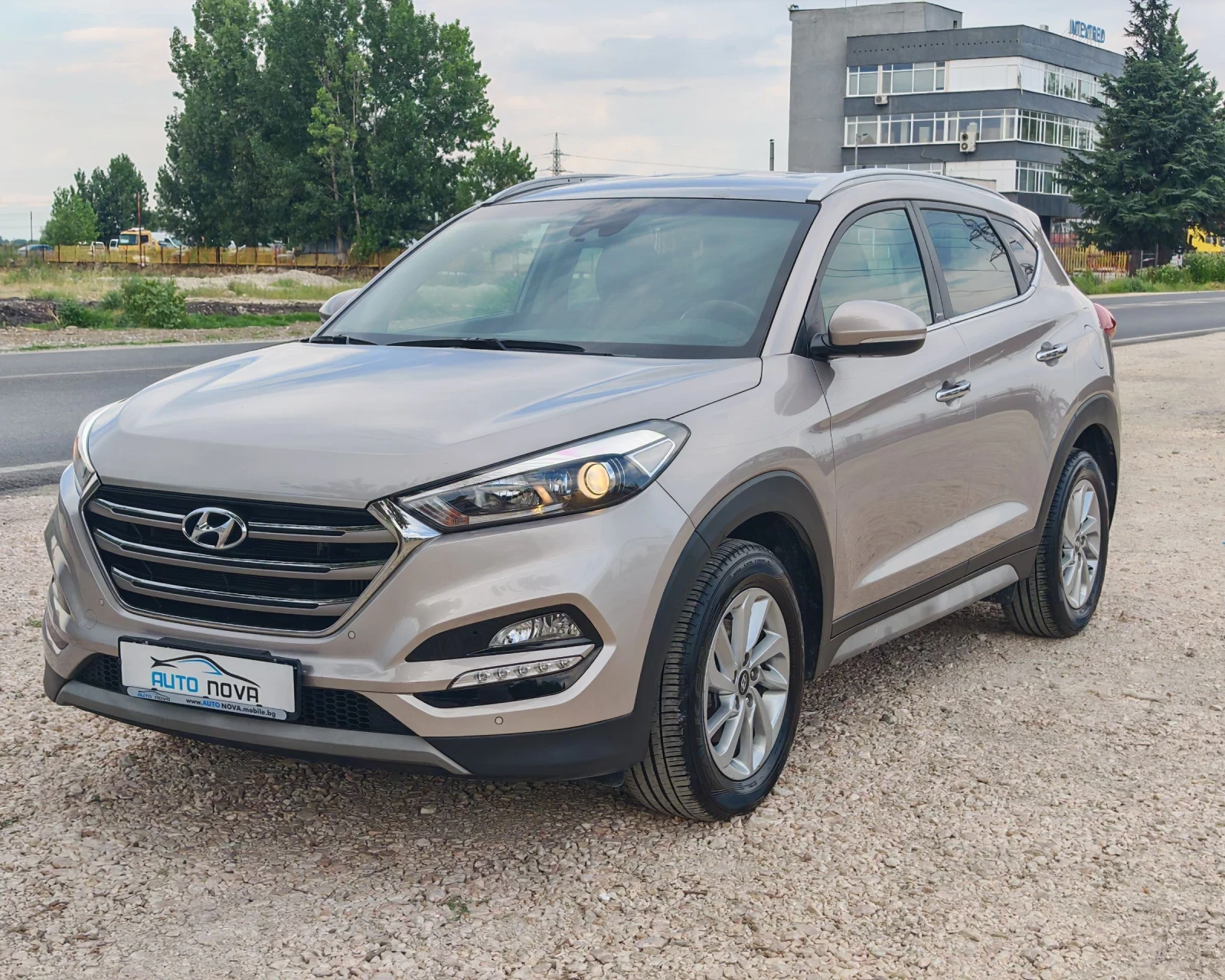 Hyundai Tucson 1.7 ДИЗЕЛ 141 К.С. АВТОМАТ! 126 000 КМ! НОВА, снимка 3 - Автомобили и джипове - 55317853