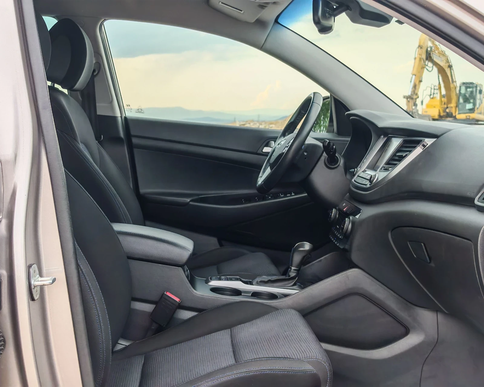 Hyundai Tucson 1.7 ДИЗЕЛ 141 К.С. АВТОМАТ! 126 000 КМ! НОВА, снимка 10 - Автомобили и джипове - 55317853