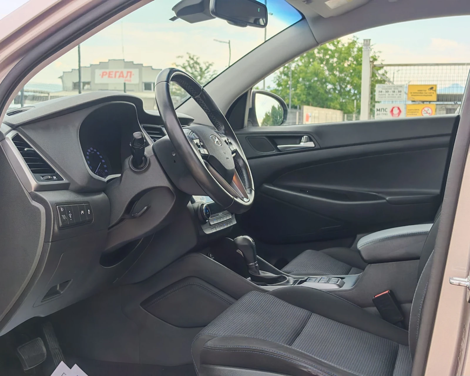 Hyundai Tucson 1.7 ДИЗЕЛ 141 К.С. АВТОМАТ! 126 000 КМ! НОВА, снимка 8 - Автомобили и джипове - 55317853