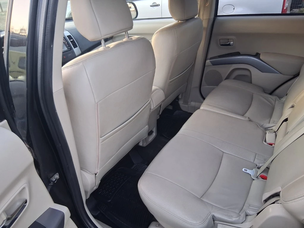 Mitsubishi Outlander РЕГИСТРИРАН И ОБСЛУЖЕН, снимка 7 - Автомобили и джипове - 56122384