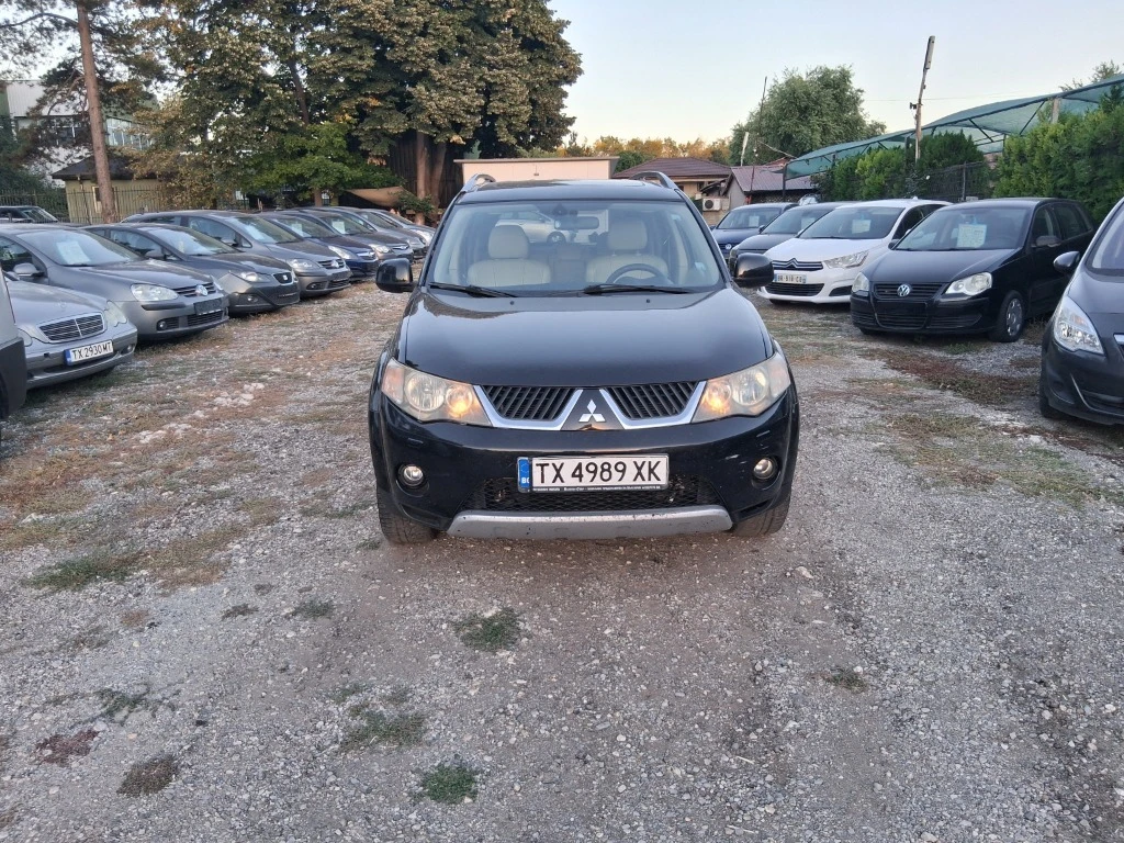 Mitsubishi Outlander РЕГИСТРИРАН И ОБСЛУЖЕН, снимка 2 - Автомобили и джипове - 56122384