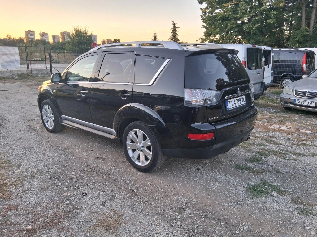 Mitsubishi Outlander РЕГИСТРИРАН И ОБСЛУЖЕН, снимка 3 - Автомобили и джипове - 56122384