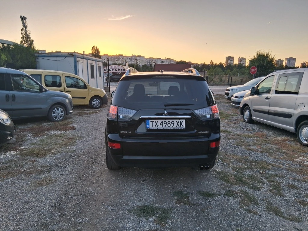Mitsubishi Outlander РЕГИСТРИРАН И ОБСЛУЖЕН, снимка 4 - Автомобили и джипове - 56122384