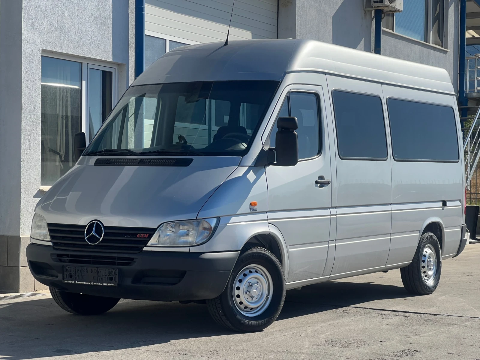 Mercedes-Benz Sprinter 8 + 1 места / Рампа за хора с увреждания - изображение 3