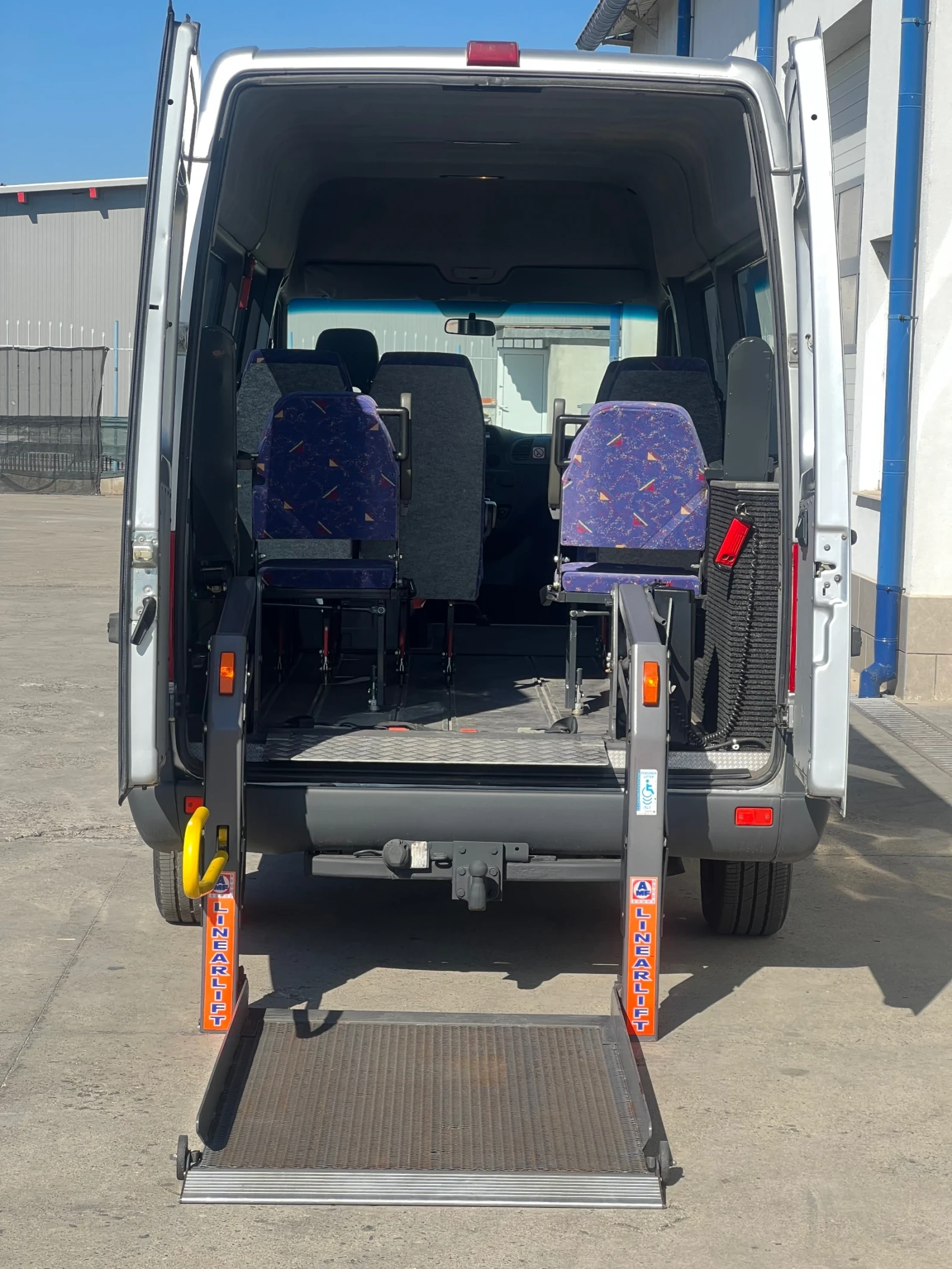 Mercedes-Benz Sprinter 8 + 1 места / Рампа за хора с увреждания - изображение 7
