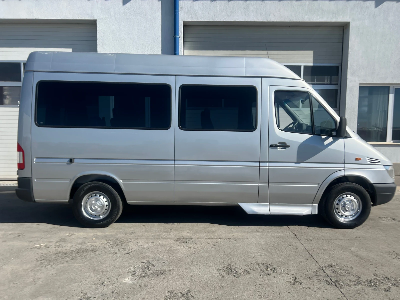 Mercedes-Benz Sprinter 8 + 1 места / Рампа за хора с увреждания - изображение 9