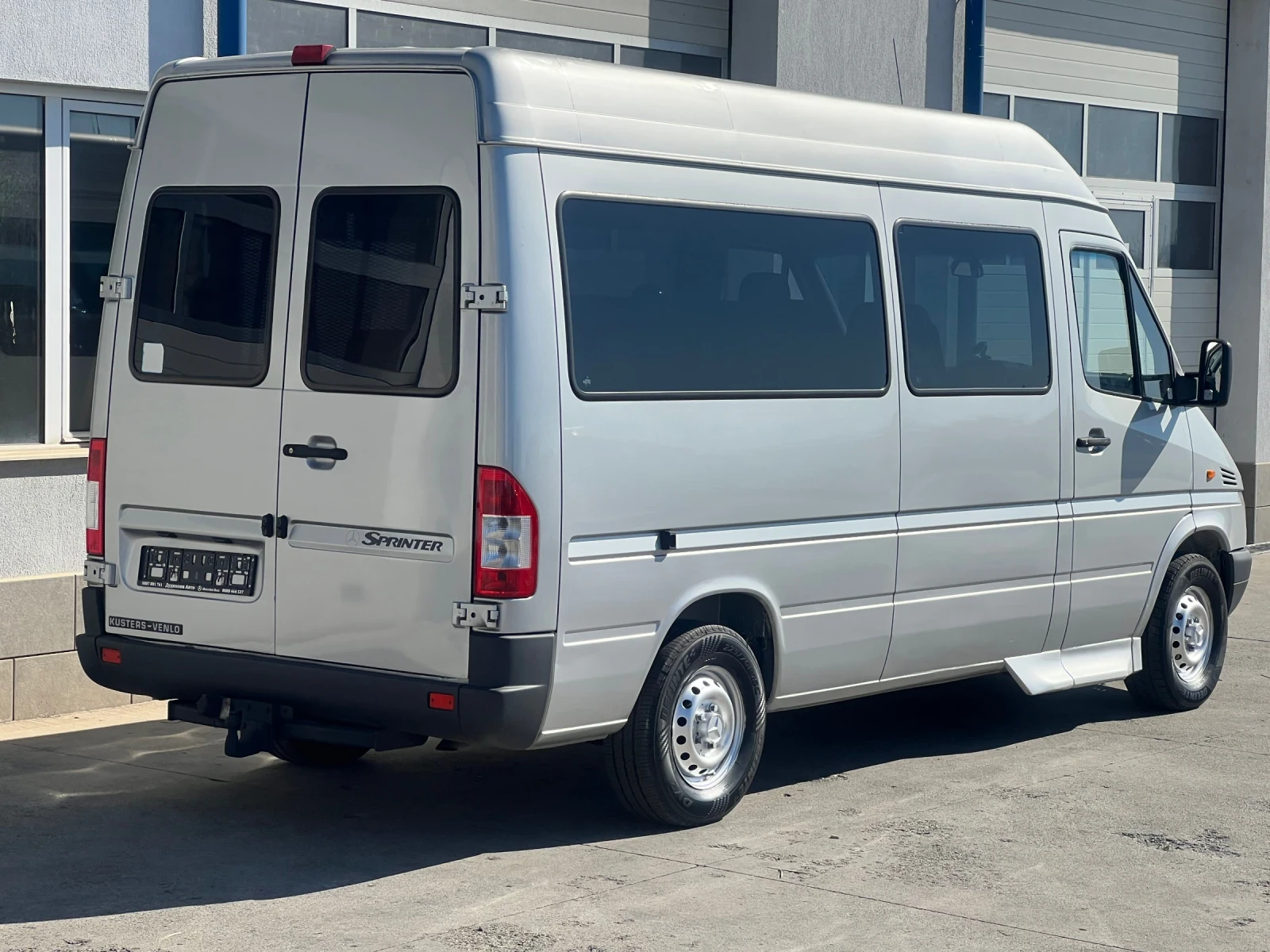 Mercedes-Benz Sprinter 8 + 1 места / Рампа за хора с увреждания - изображение 8