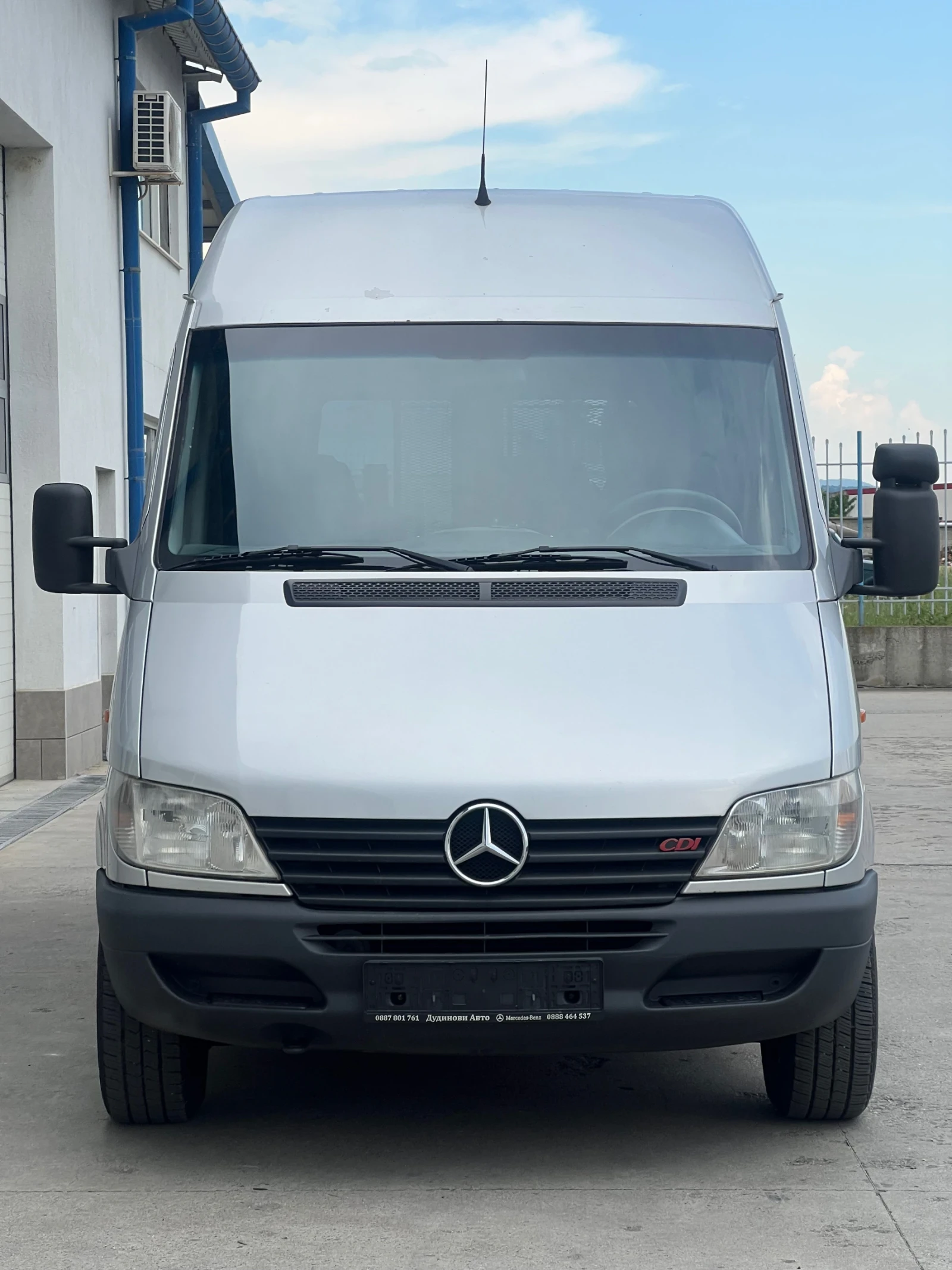 Mercedes-Benz Sprinter 8 + 1 места / Рампа за хора с увреждания - изображение 2