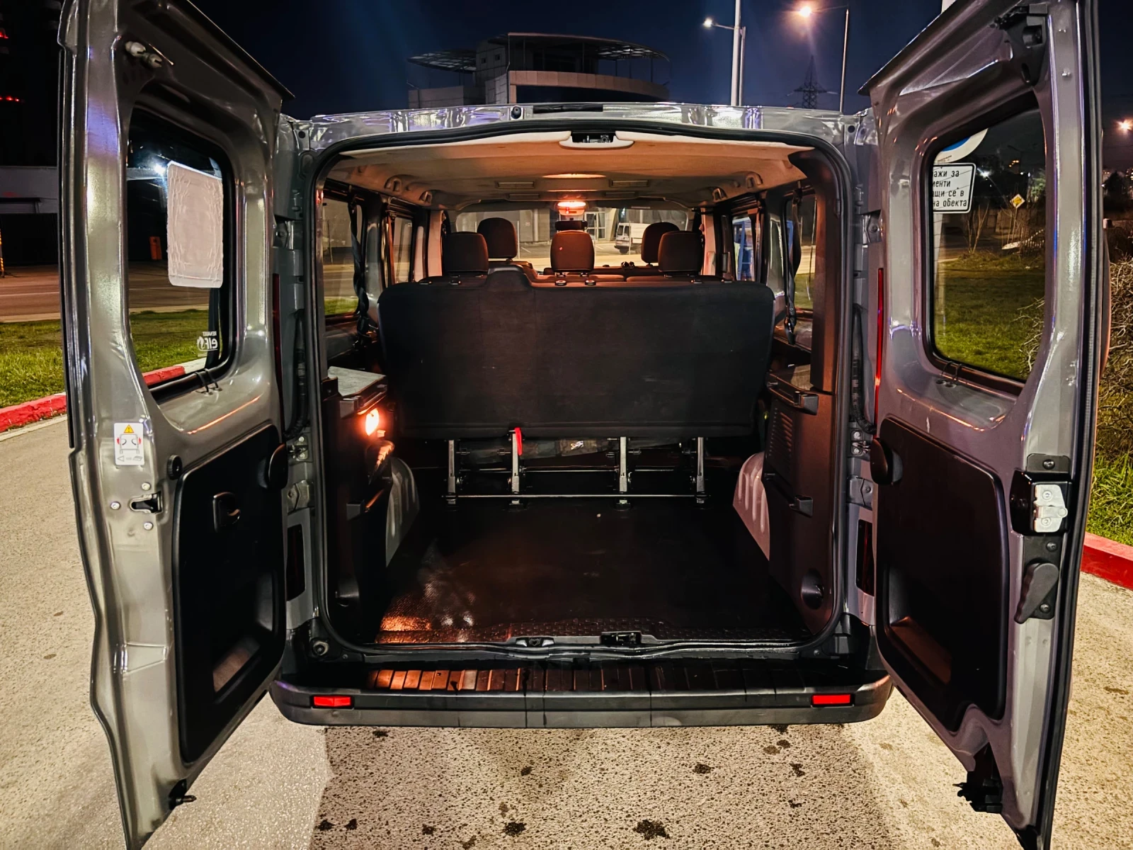 Renault Trafic 1.6 , снимка 9 - Бусове и автобуси - 53878691