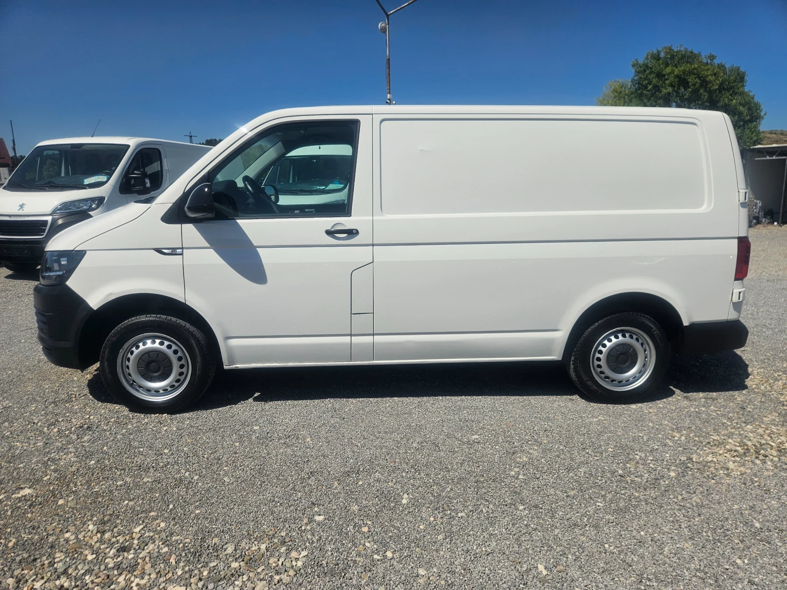 VW Transporter 2.0 TDI  T6, снимка 8 - Бусове и автобуси - 55506153