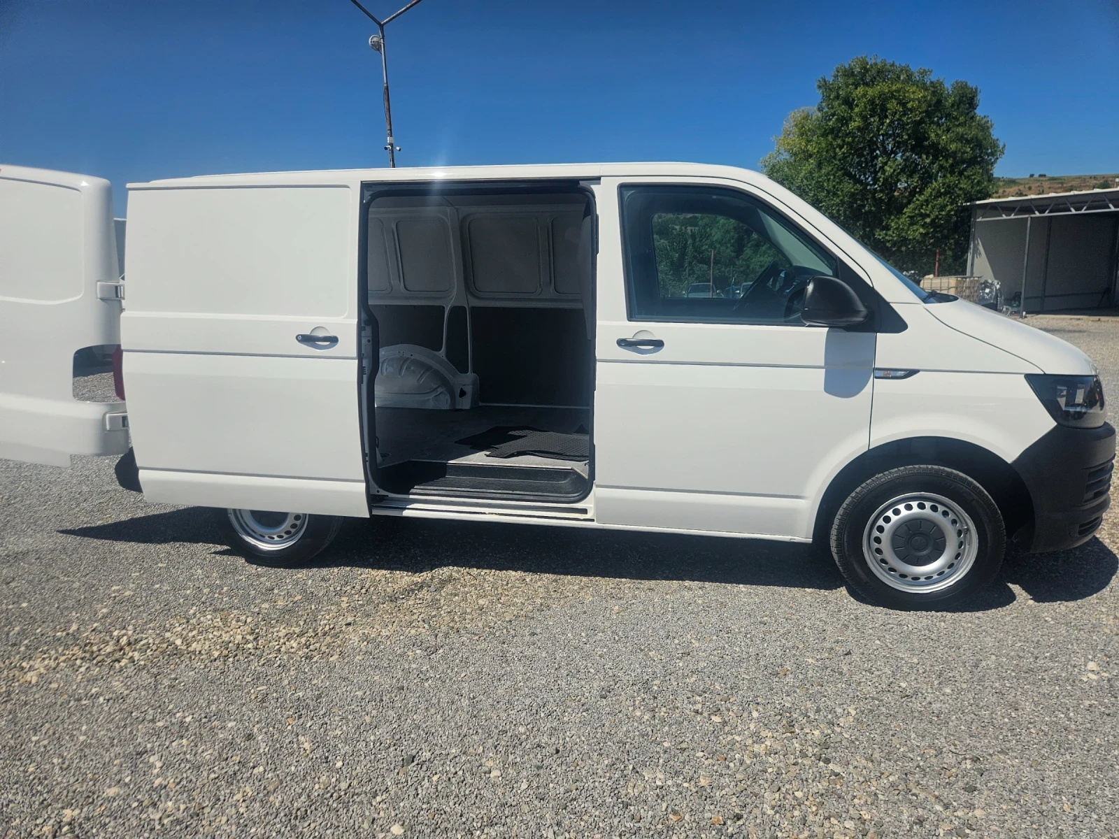 VW Transporter 2.0 TDI  T6, снимка 15 - Бусове и автобуси - 55506153