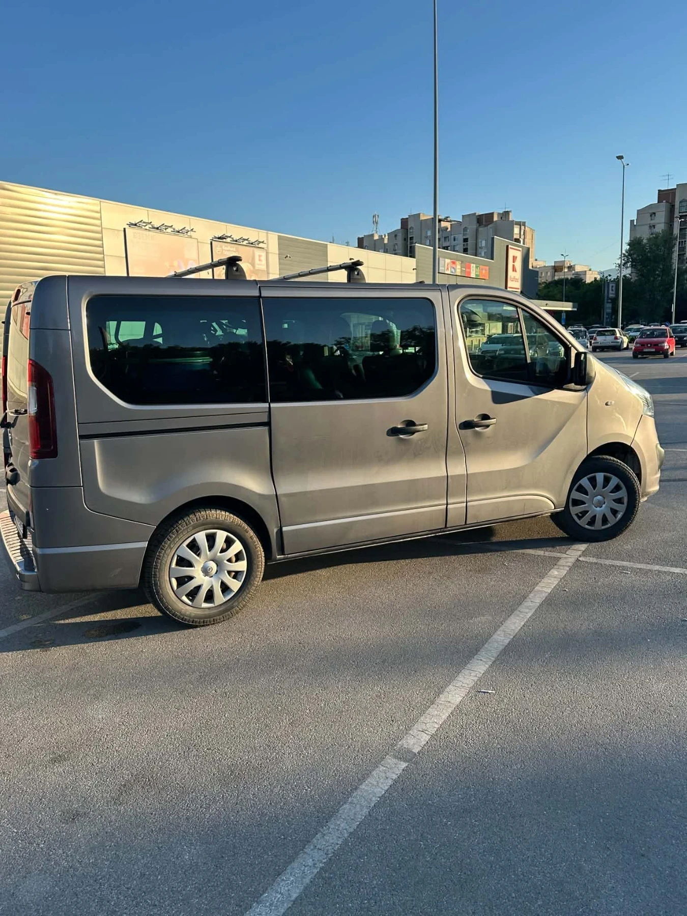 Opel Vivaro, снимка 8 - Бусове и автобуси - 56741448