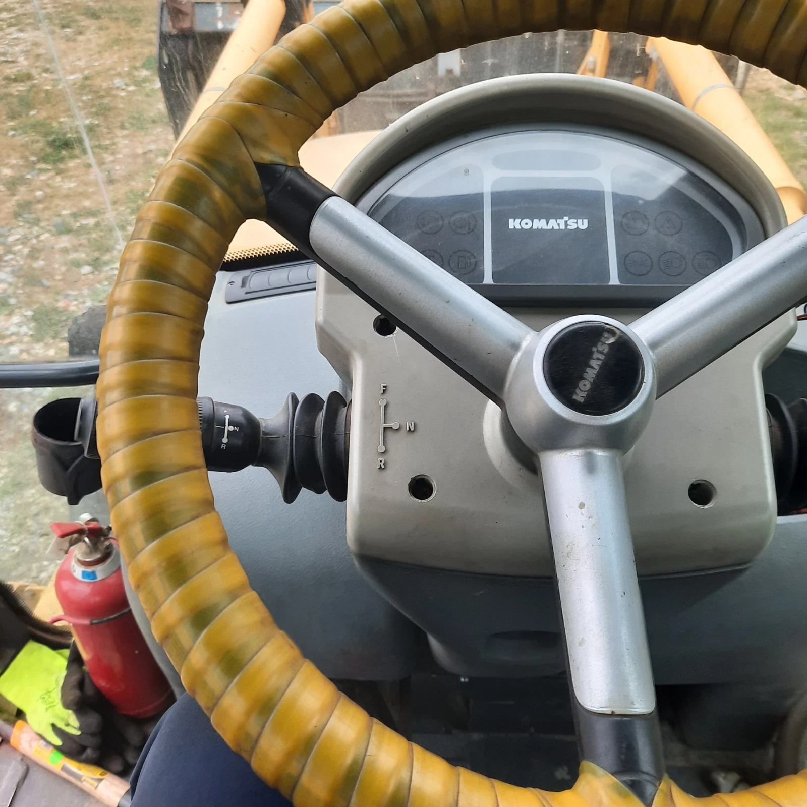 Багер Komatsu Wb91r-5  - изображение 10
