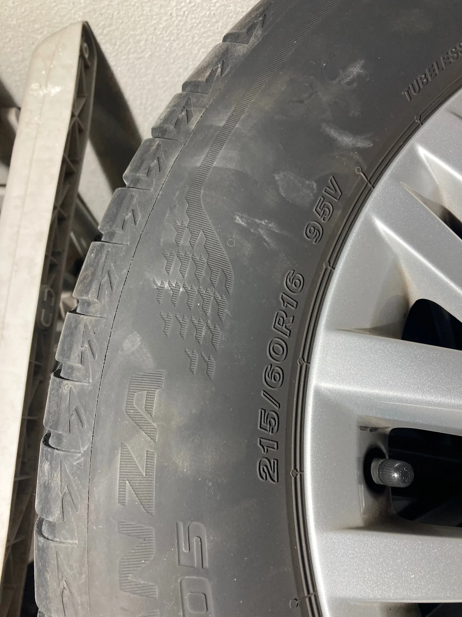 Гуми Летни 215/60R16, снимка 3 - Гуми и джанти - 53791646