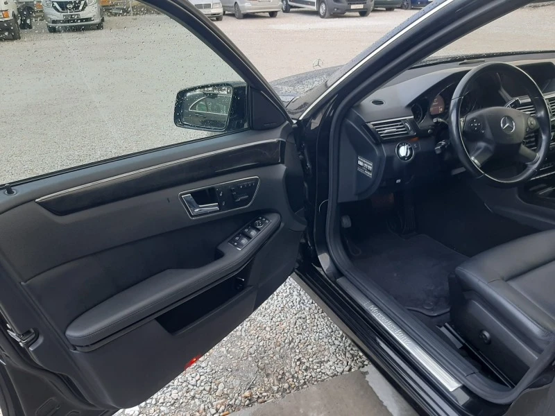 Mercedes-Benz E 350 3,5i АВАНГАРД, КАТО НОВА. , снимка 11 - Автомобили и джипове - 44119366