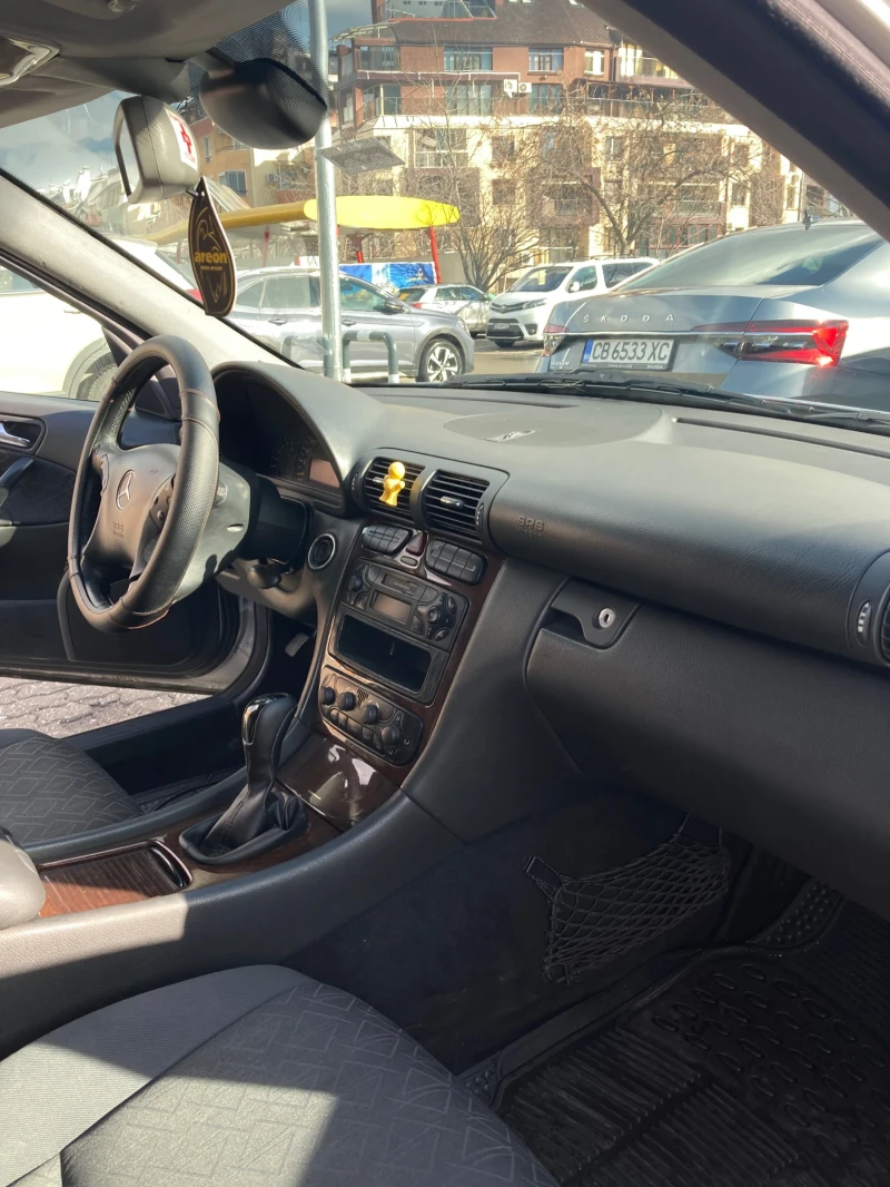 Mercedes-Benz C 220, снимка 8 - Автомобили и джипове - 48057872