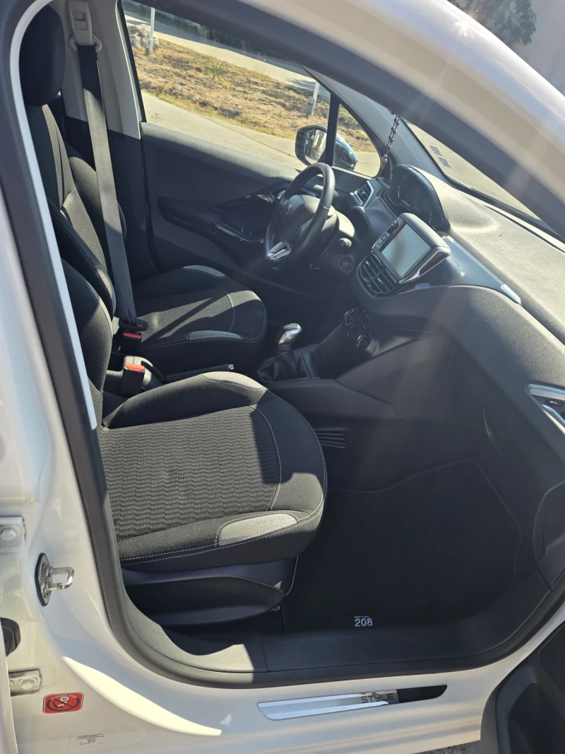 Peugeot 208, снимка 3 - Автомобили и джипове - 52414835