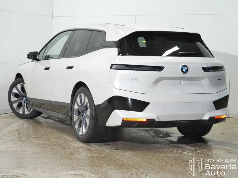BMW iX 40 xDrive Sport, снимка 2 - Автомобили и джипове - 52833430
