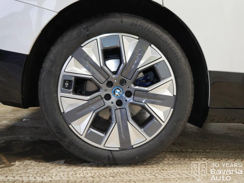BMW iX 40 xDrive Sport, снимка 15 - Автомобили и джипове - 52833430
