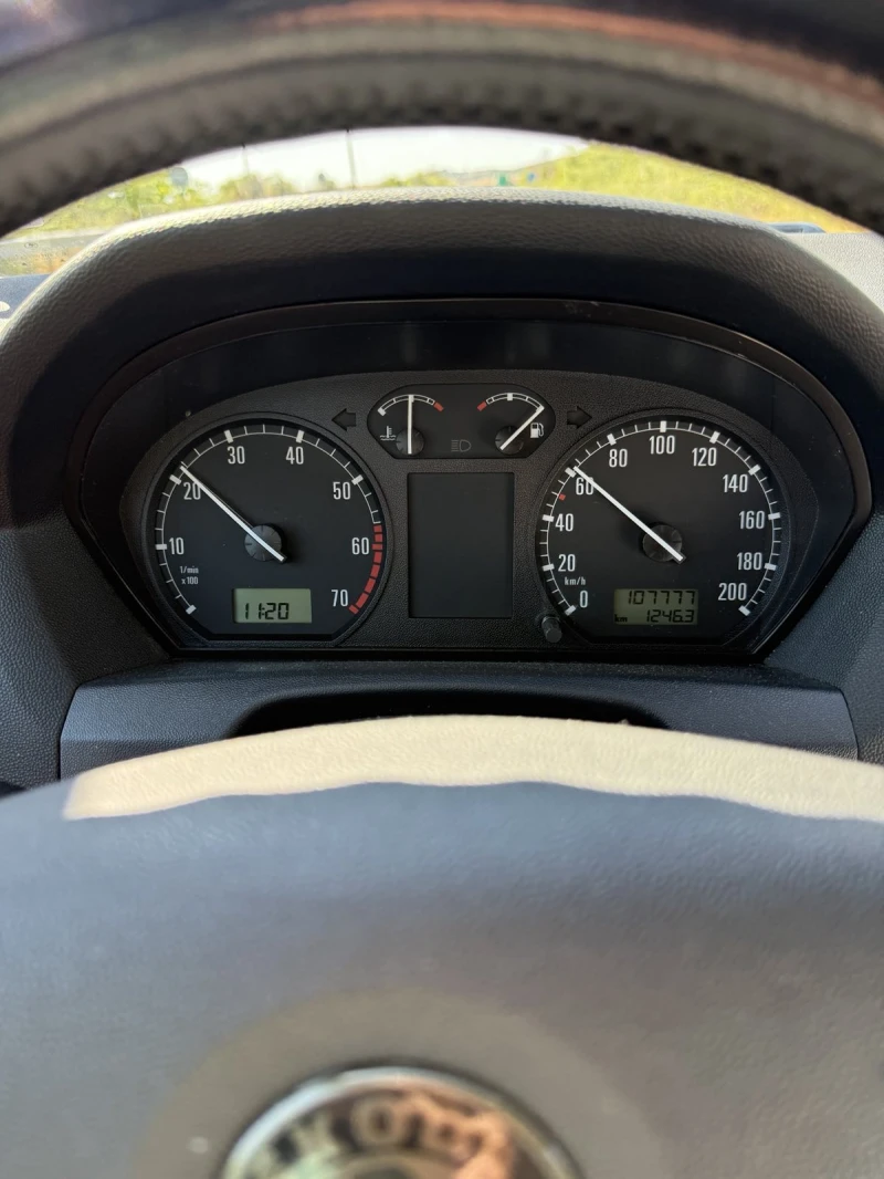 Skoda Fabia, снимка 11 - Автомобили и джипове - 53057878