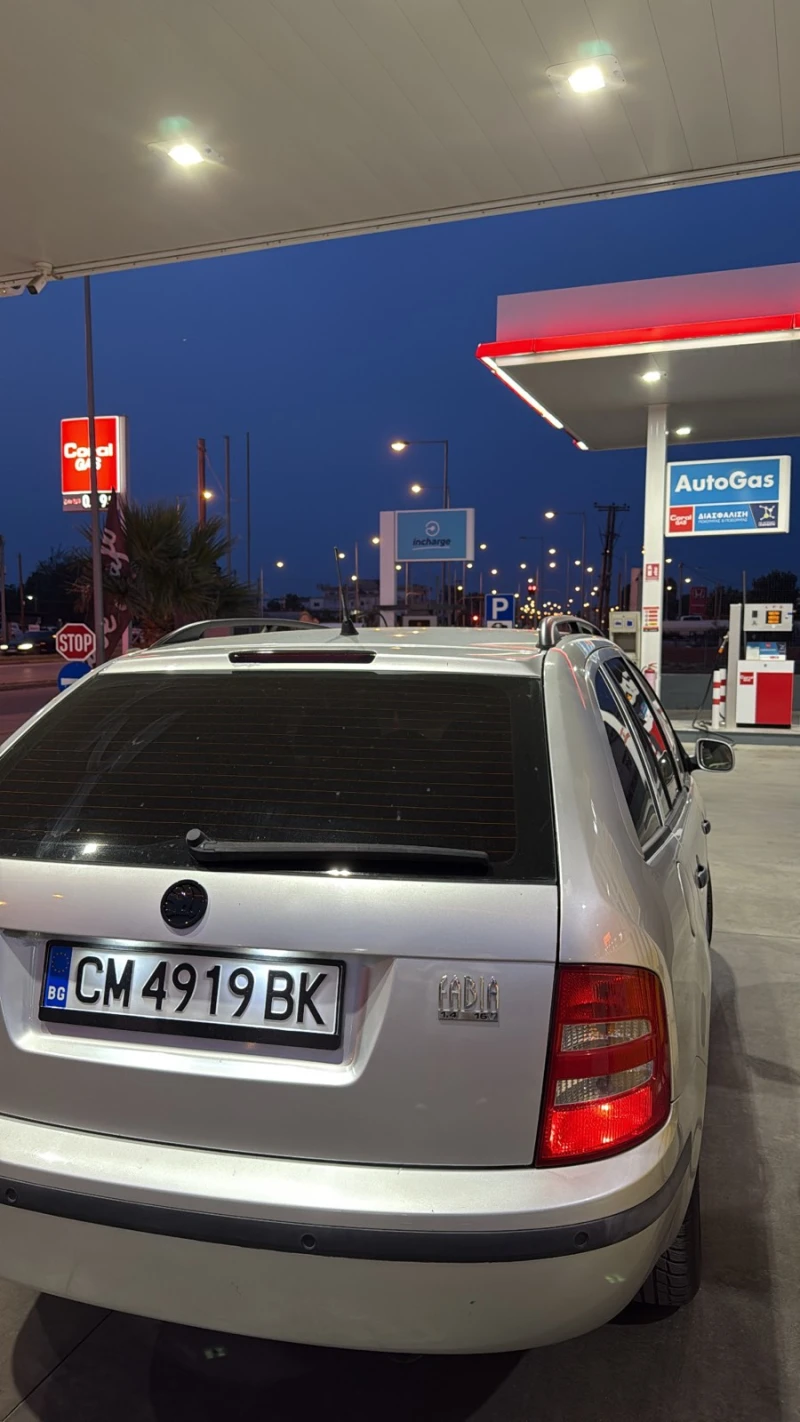 Skoda Fabia, снимка 14 - Автомобили и джипове - 53057878