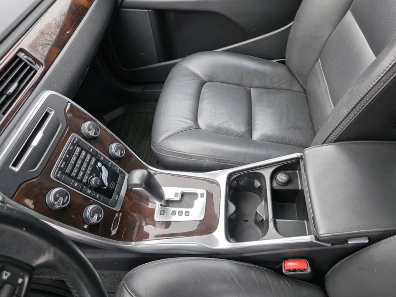 Volvo Xc70 * T6* АвтоКредит (ЦЕНА ДО БГ), снимка 13 - Автомобили и джипове - 53204349