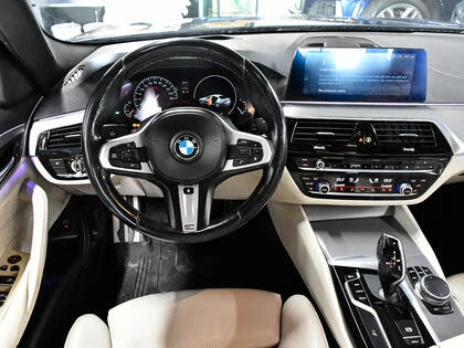 BMW 530 G30* xDrive* АвтоКредит* (ЦЕНА ДО БГ), снимка 8 - Автомобили и джипове - 53250877