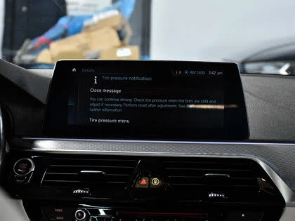 BMW 530 G30* xDrive* АвтоКредит* (ЦЕНА ДО БГ), снимка 10 - Автомобили и джипове - 53250877