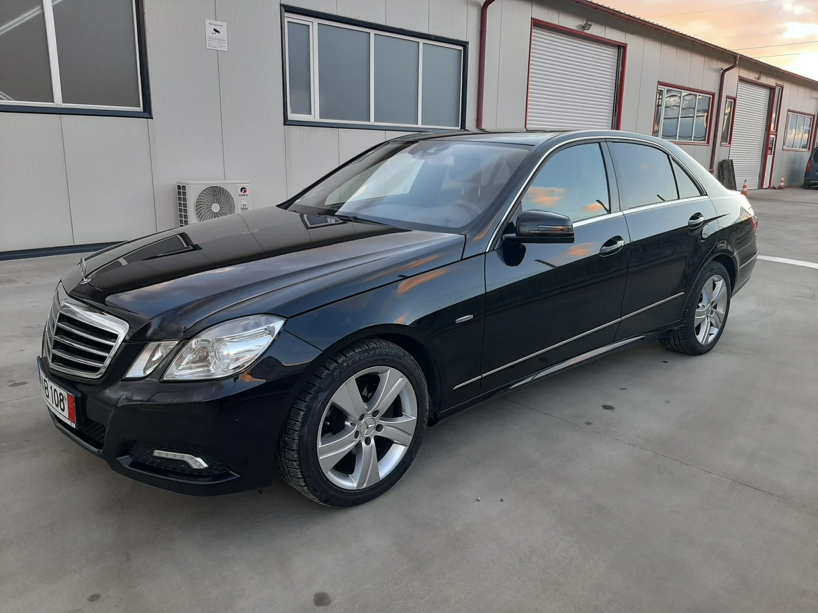 Mercedes-Benz E 350 3,5i АВАНГАРД, КАТО НОВА.  - изображение 2