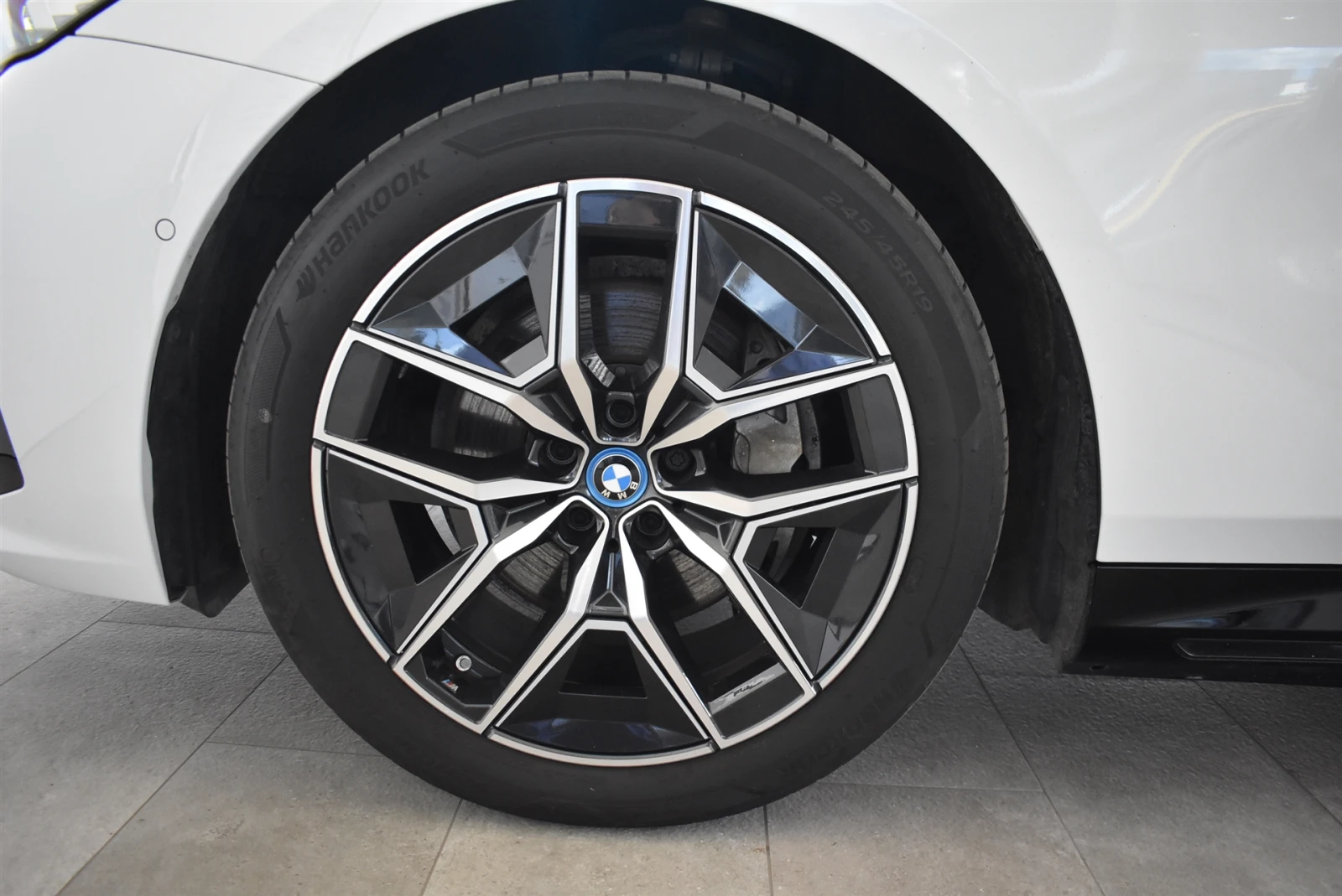 BMW i5 xDrive40 - изображение 5