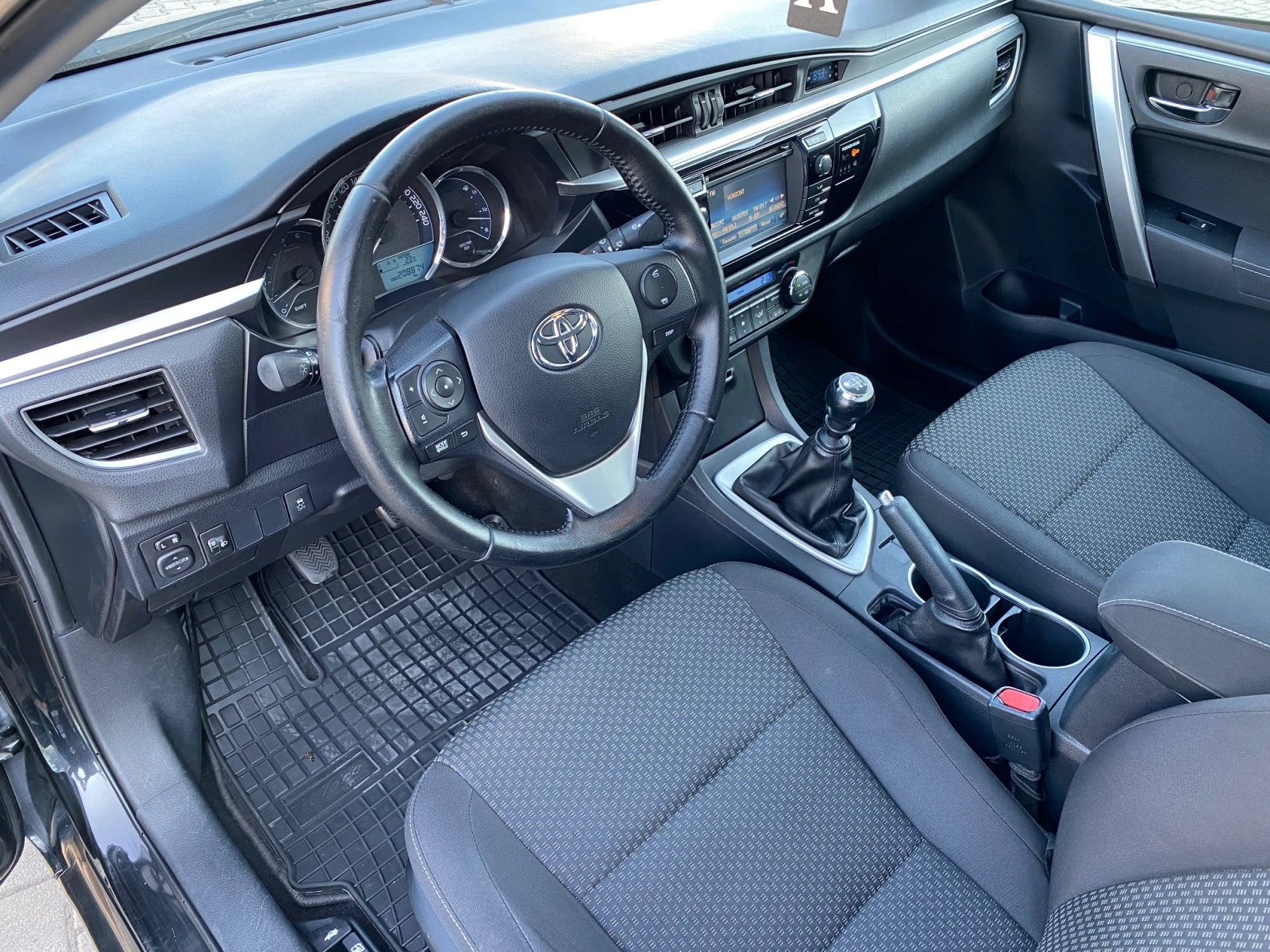 Toyota Corolla 1.4 D-4D 90 к.с. 6МТ Luna - изображение 9