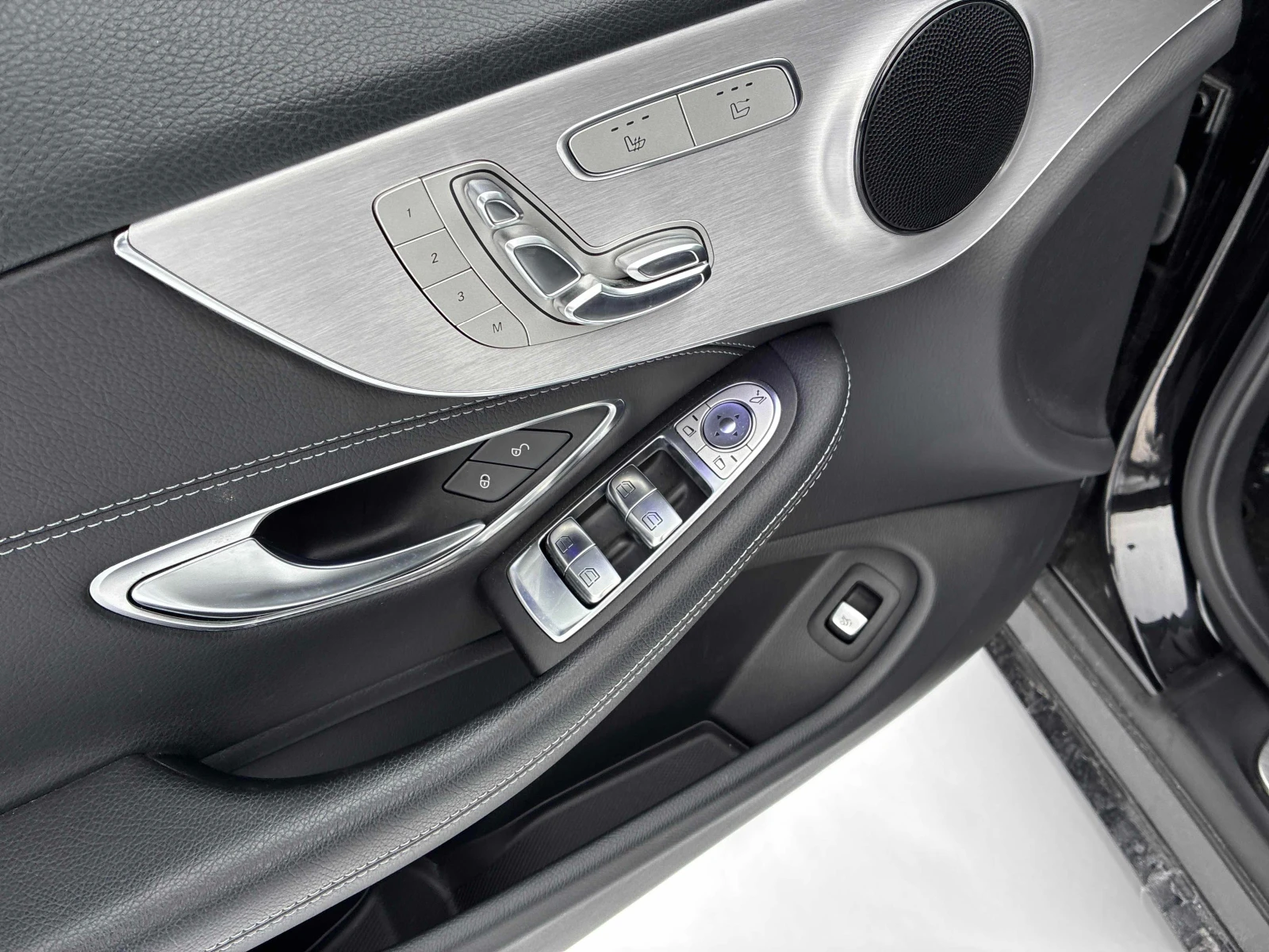 Mercedes-Benz C 300 Oбдухване * * CARFAX * * АВТО КРЕДИТ * * , снимка 12 - Автомобили и джипове - 53989758