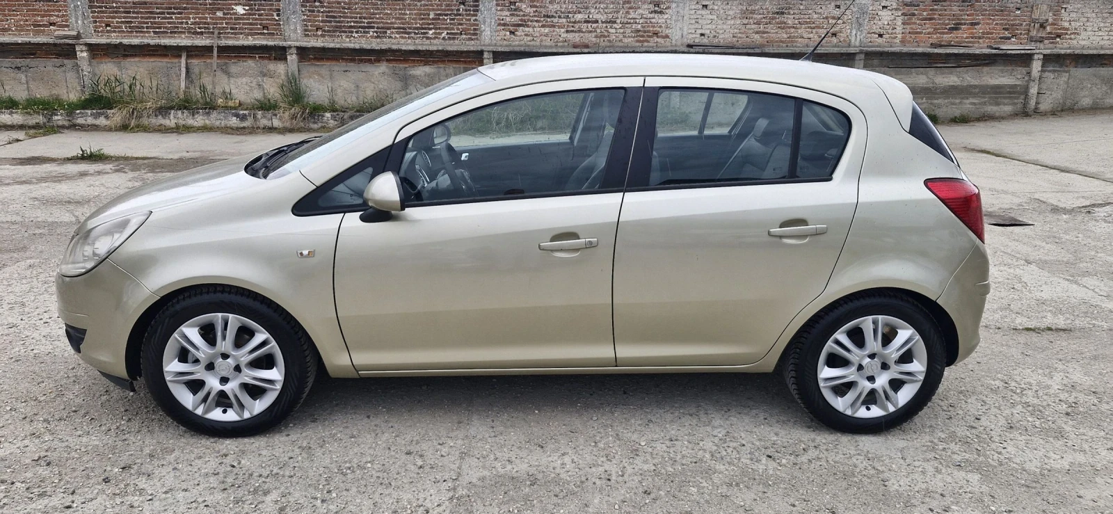 Opel Corsa 1.2i GPL 80hp, снимка 5 - Автомобили и джипове - 54585089