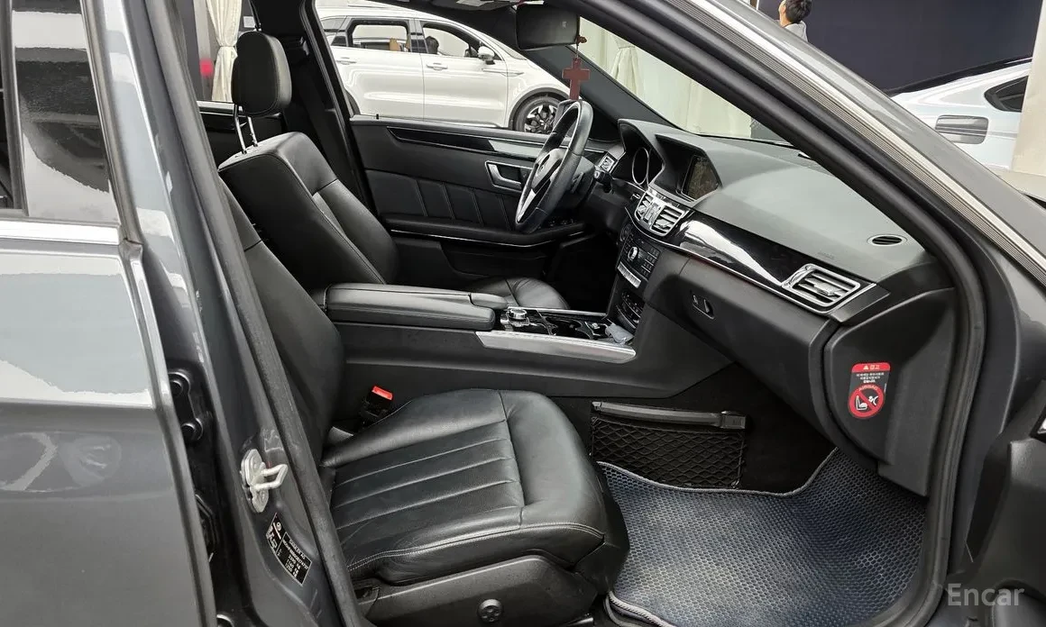 Mercedes-Benz E 300 3.5L V6 (M276) / CARFAX, снимка 10 - Автомобили и джипове - 54758333