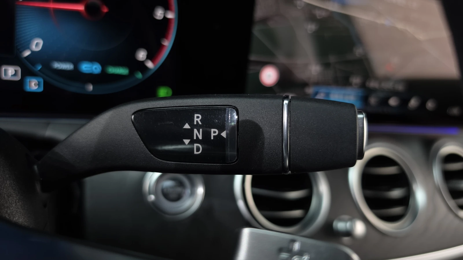 Mercedes-Benz E 220 HUD* 360* BLIND SPOT* ЕЛ. БАГАЖНИК* КРАЙНА ЦЕНА, снимка 9 - Автомобили и джипове - 55243481