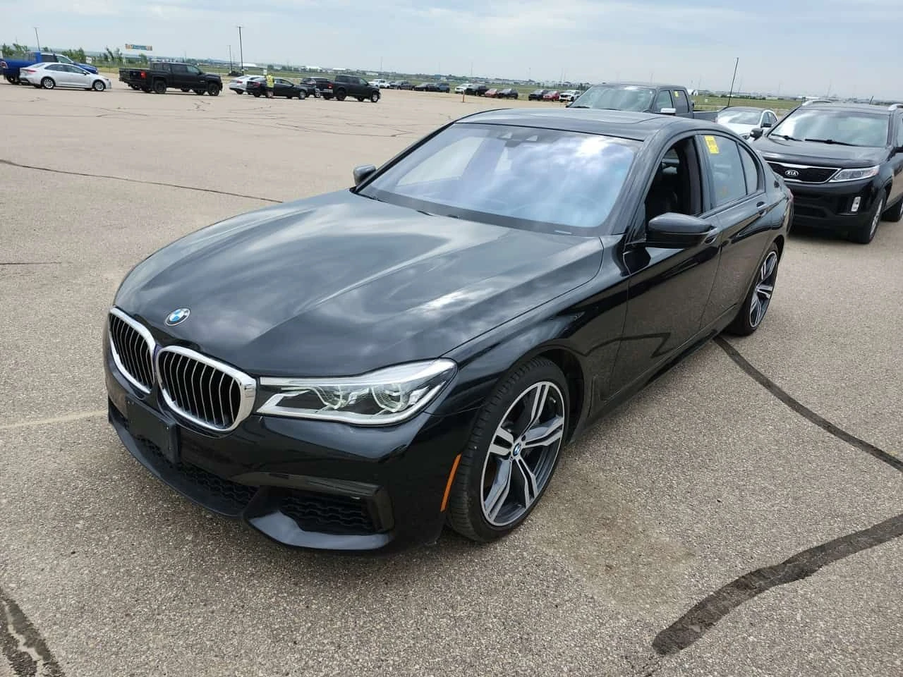 BMW 750 M-Sport * xDrive * CARFAX * 