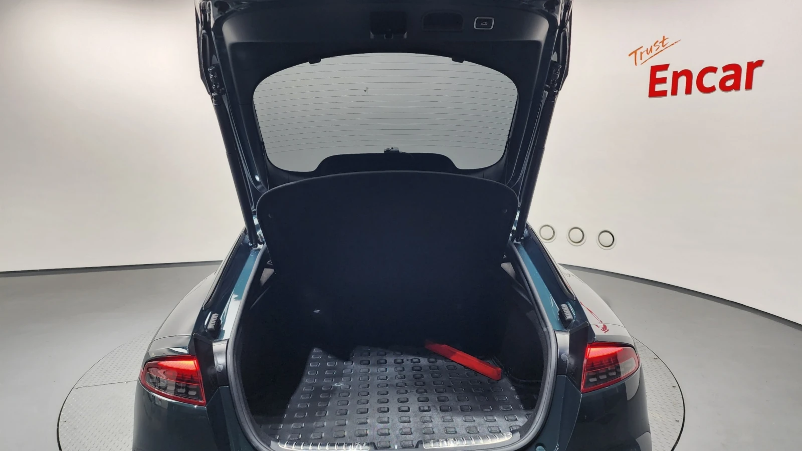 Kia Stinger * ОПЦИЯ ЗА ФИНАНСИРАНЕ , снимка 12 - Автомобили и джипове - 55407339