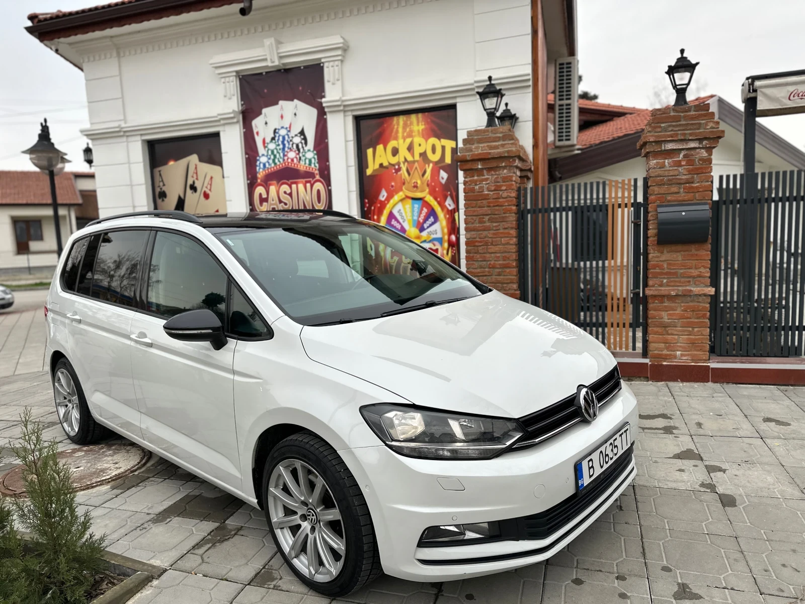 VW Touran, снимка 2 - Автомобили и джипове - 55578612