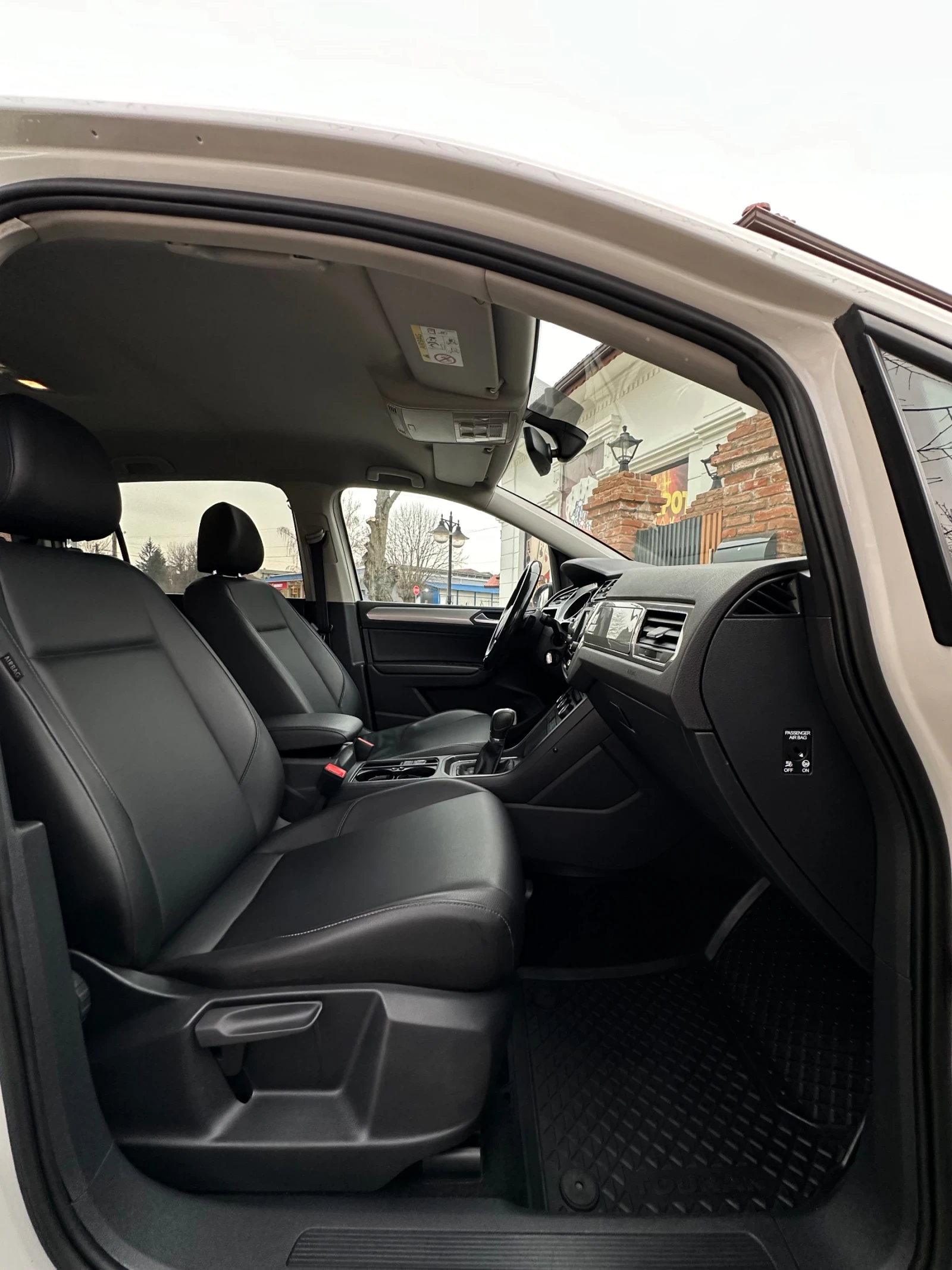 VW Touran, снимка 14 - Автомобили и джипове - 55578612