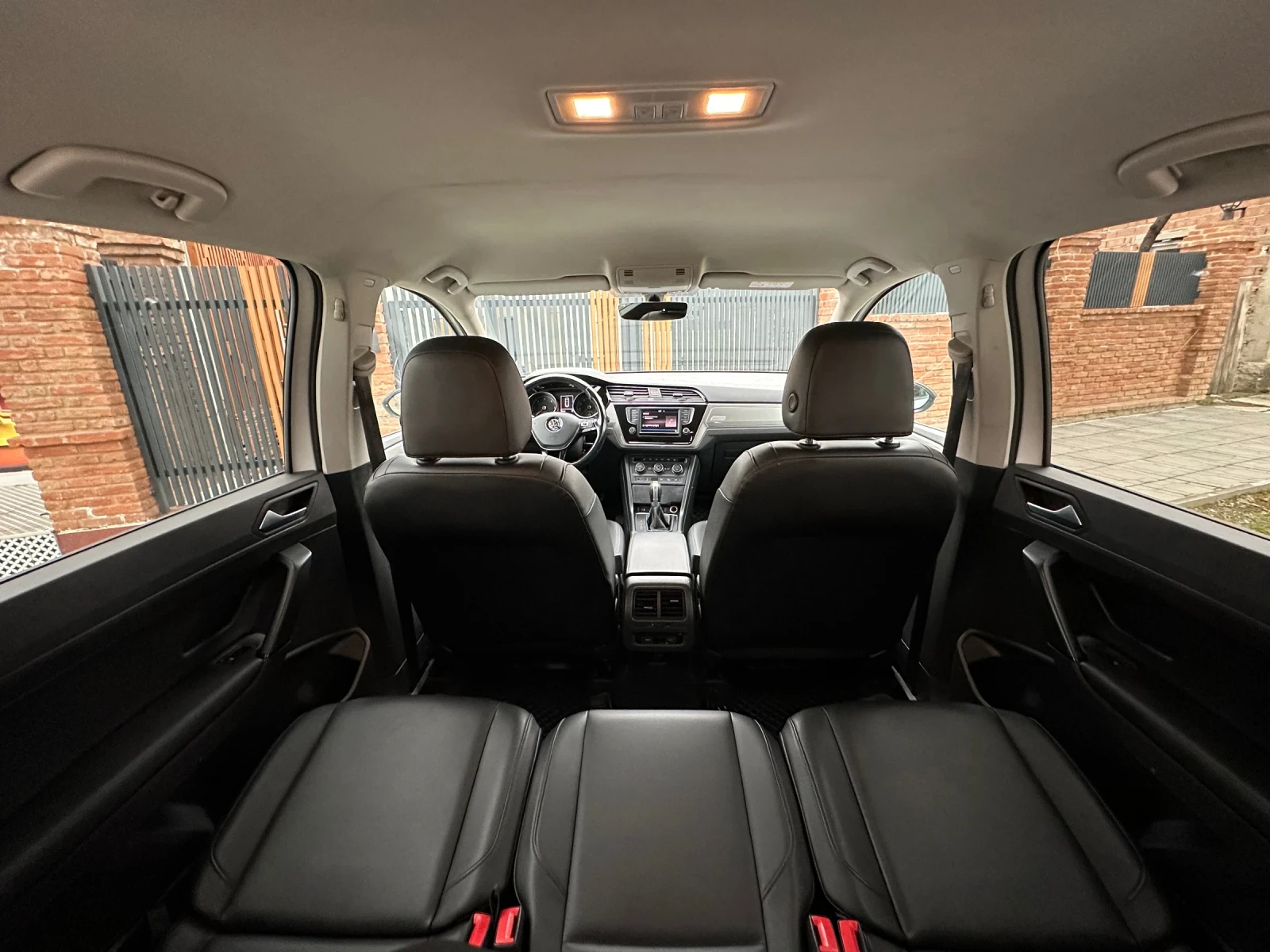 VW Touran, снимка 16 - Автомобили и джипове - 55578612