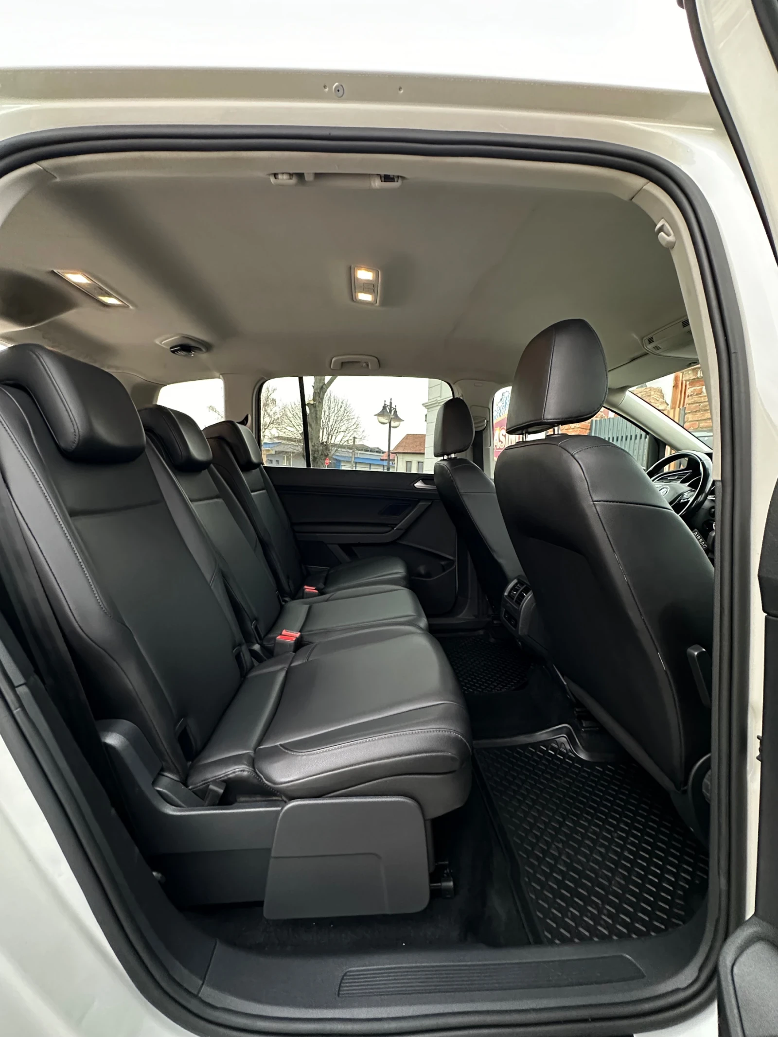 VW Touran, снимка 15 - Автомобили и джипове - 55578612
