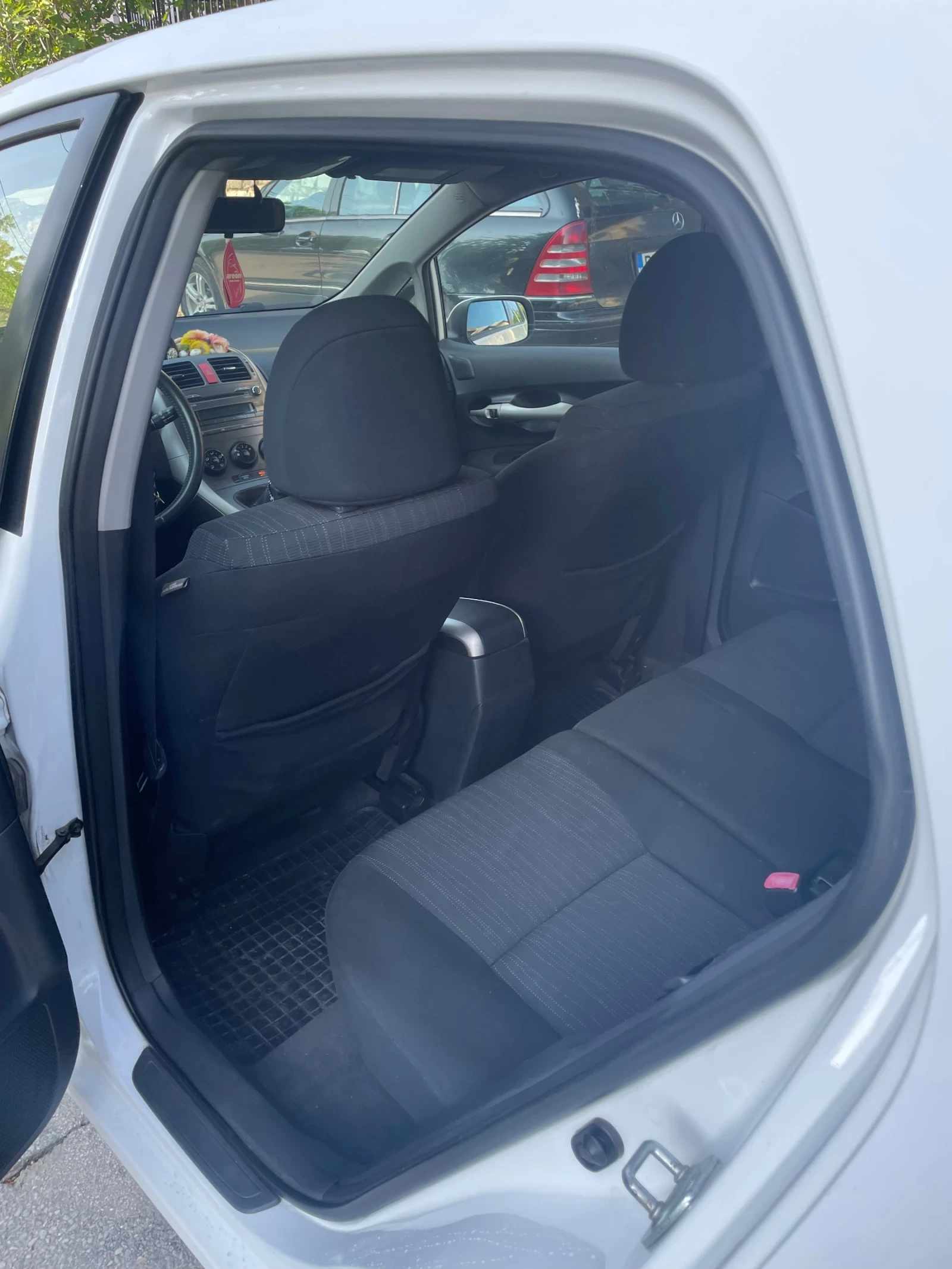 Toyota Auris, снимка 7 - Автомобили и джипове - 55726973